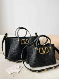 Picture of Valentino Handbags _SKUfw189974562fw